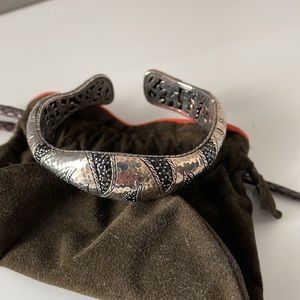 John Hardy Palu Macan Sterling Silver with Black Sapphires Hinged Cuff